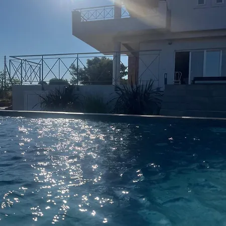 Villa Tuli Βίλα *